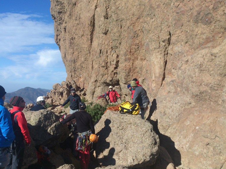 Preparativos a pie de vía