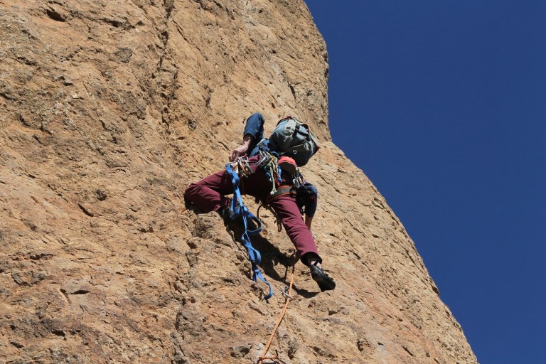 Marcel abre la comitiva